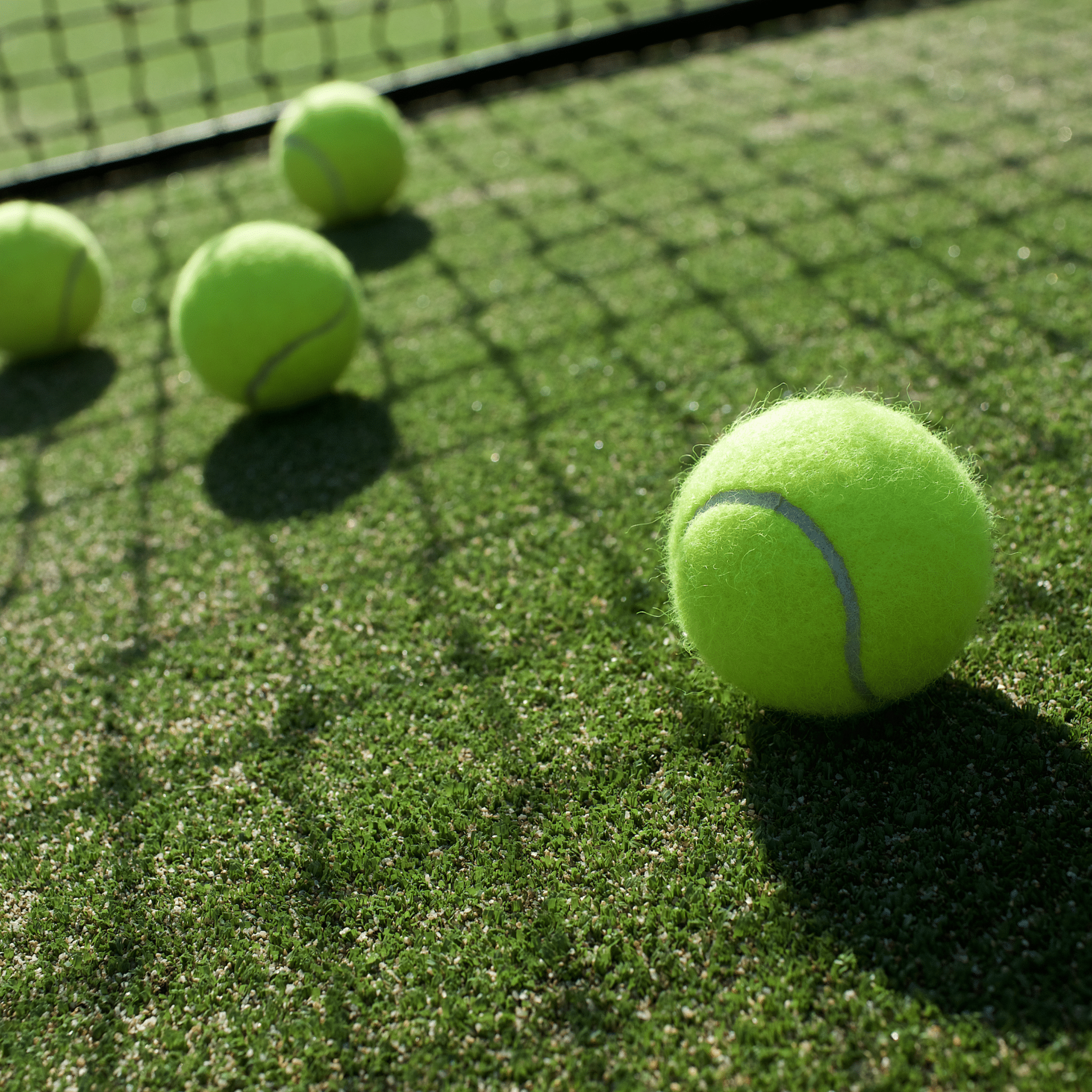 Tennisbolde på kunstgræs - Kunstgræs Danmark leverer kunstgræs til tennisbaner